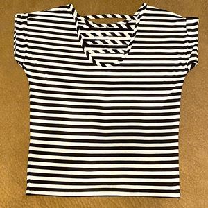 Women’s LEI size Medium short sleeve top
